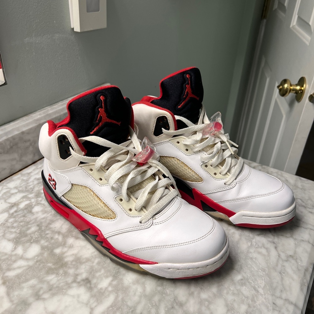 2013 Air Jordan 5 Retro Fire Red Sneakers Size 9.5 NO BOX